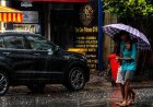 Weather Update: আচমকা হাওয়া বদল! মুষলধারে বৃষ্টি কলকাতায়, আজও মুহুর্মুহু বাজ সর্বত্র