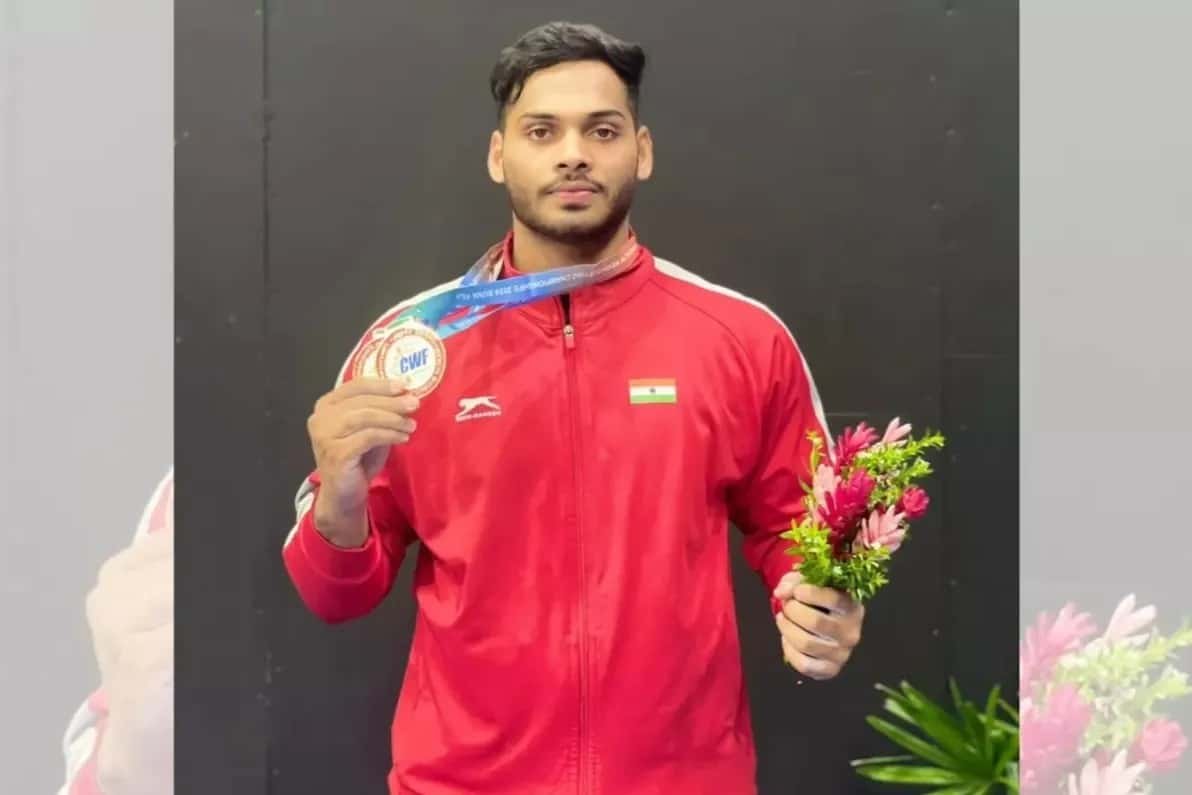 বাপের বেটা! ১৬ বছর পর বাবার ব্রোঞ্জকে ছাপিয়ে গ্লাসগোয় রুপো ছিনিয়ে নিলেন অজয়