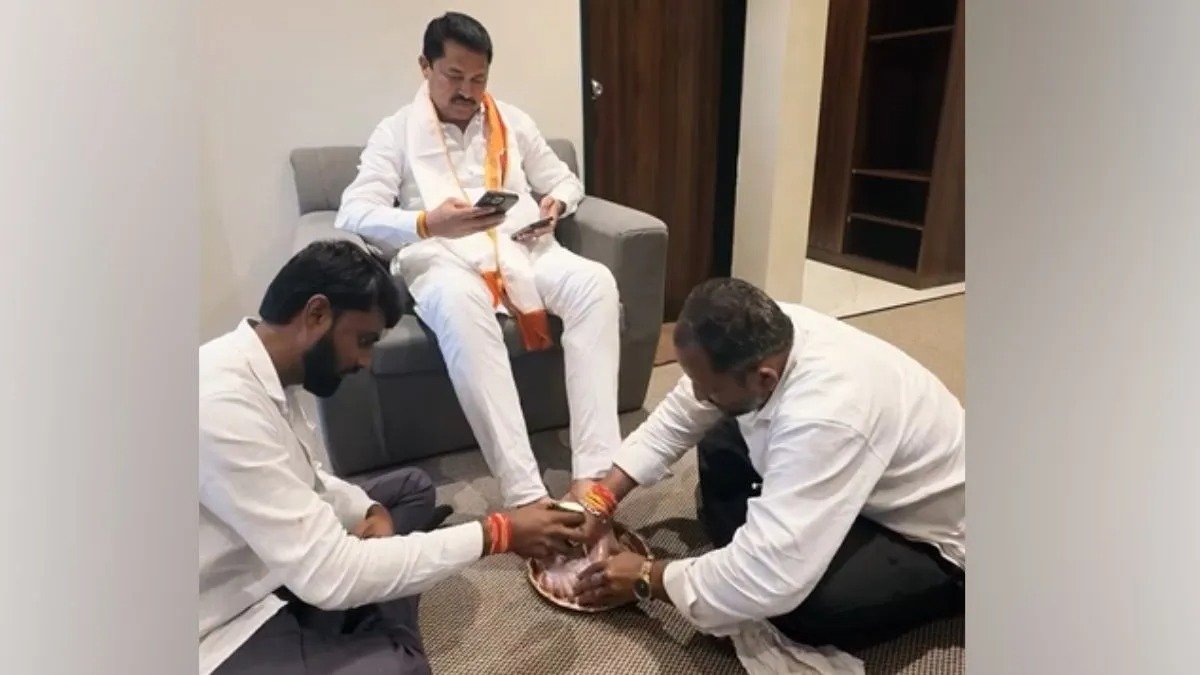 दूध से पैर धुलवाने पर विवादों में नाना पटोले, वायरल VIDEO ने बढ़ाई सियासी हलचल