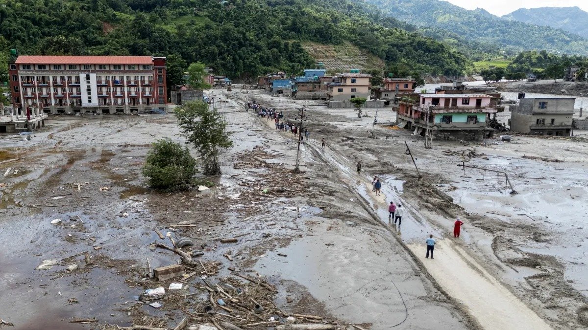 नेपाल सरकार ने दी बड़ी जानकारी, तत्काल बड़ा खतरा नहीं; त्रिशूली में फिर शुरू हुआ रेस्क्यू ऑपरेशन
