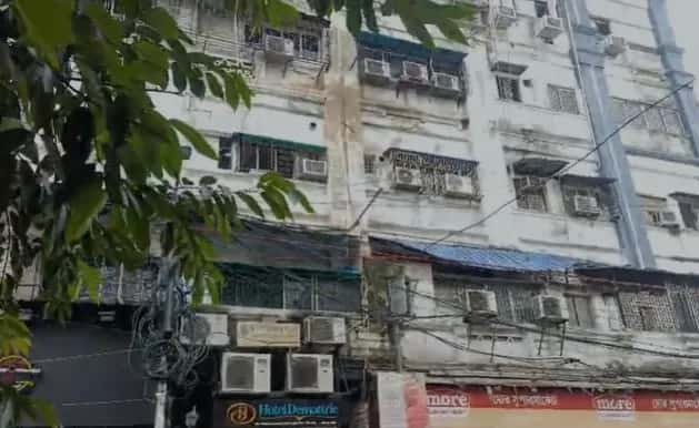 নিউমার্কেটের হোটেলে ভয়াবহ আগুন, মৃত্যু ৯ জনের, রয়েছেন বাংলাদেশের নাগরিকও