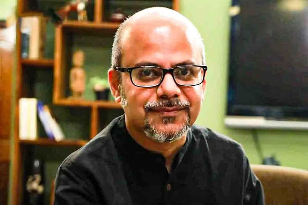 'চারটে কাপড়, তিনটে থালা, সংসারও নয়, সরঞ্জাম', দুধের দাম মেটাবে কে? প্রশ্ন তুললেন শ্রীজাত