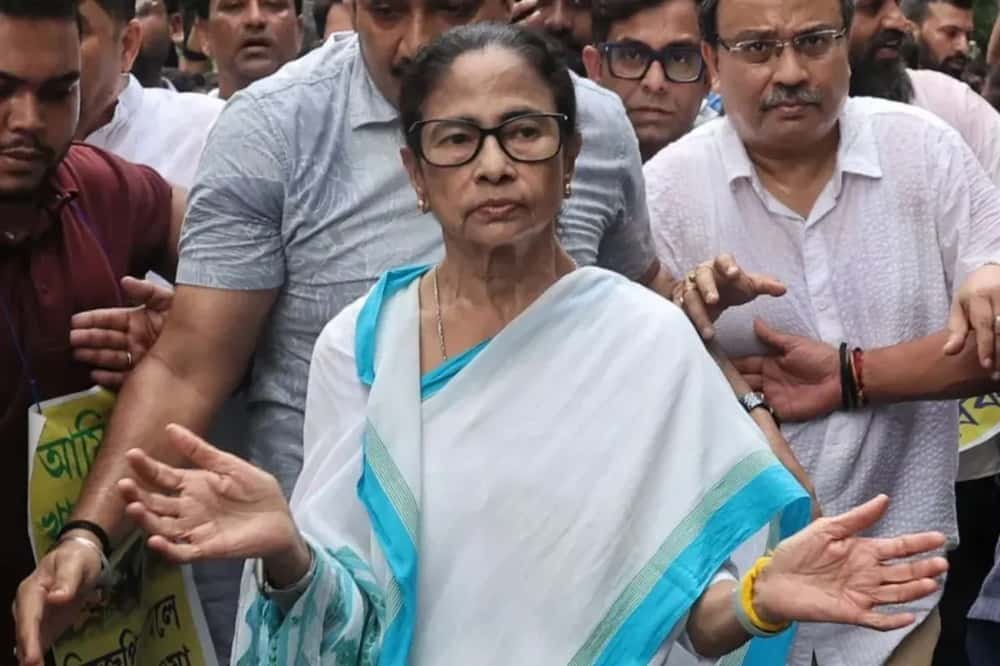 'বই লিখি, চাইলে নিজেই লাইব্রেরি বানিয়ে দিতে পারি', বিধানসভার বই ‘চুরি’র অভিযোগ উঠতেই সরব মমতা