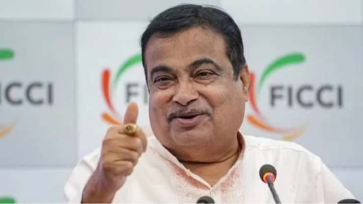 গড়কড়ির অবসরের জল্পনা উড়িয়ে তাঁর মন্ত্রক জানাল, 'স্যার থাকছেন, মন্ত্রিত্ব ছাড়ছেন না'
