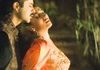 ‘ধক ধক’ গানে মাধুরী ছিলেন আড়ষ্ট, শুরুতে না করে করলেও, কীভাবে তা হয়ে উঠল নাইনটি’স আইকনিক
