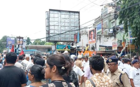 যাদবপুর কাণ্ড: ৮বি-তে এসএফআই-এর জমায়েত! থানা থেকে এবিভিপি এগোলেই প্রতিরোধের হুঁশিয়ারি বাম ছাত্র সংগঠনের