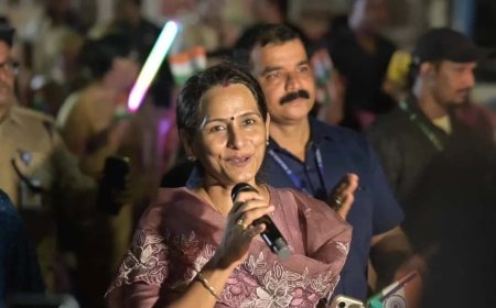 'উঠে সব কি কদম', দ্য ওয়ালের ‘ফ্রিডম বিয়ন্ড মিডনাইট’-এ খালি গলায় গান ধরলেন কলকাতার পুর প্রশাসক স্মিতা পাণ্ডে