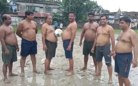 ফুটবল খেলবেন? ৪২ ইঞ্চি ভুঁড়ি কিন্তু মাস্ট! অভিনব গণপতি প্রতিযোগিতা নিউ ব্যারাকপুরে