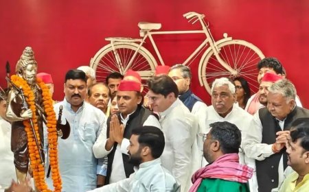PDA से आगे सपा की नई रणनीति, ब्राह्मण वोटों पर अखिलेश यादव की नजर; चुनाव से पहले सियासी समीकरण साधने की कोशिश
