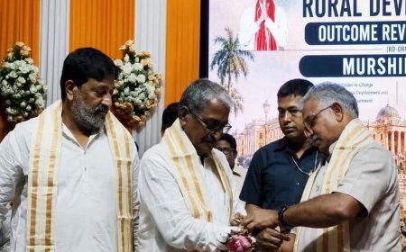 'বন্দে মাতরম লিখেছেন কবিগুরু, সেই বাংলায় গাওয়া না-হলে...', দুই 'বিদ্রোহী'র হাতে রাখি বেঁধে বললেন দিলীপ