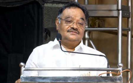‘রাজনীতির সংকীর্ণতাই সর্বনাশ করছে, বিরোধিতার অধিকার কাড়লে গণতন্ত্র বাঁচে না’, ‘মেধার অবমূল্যায়ন’ নিয়ে শমীক