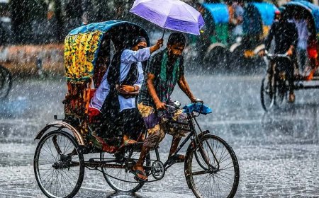 সকাল হতেই মুষলধারে বৃষ্টিতে ভিজছে শহর! দক্ষিণবঙ্গে রবিবার পর্যন্ত ঝোড়ো হাওয়ার সতর্কতা