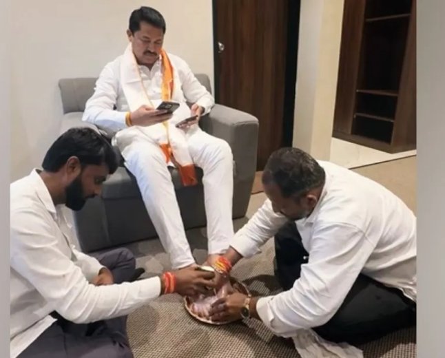 दूध से पैर धुलवाने पर विवादों में नाना पटोले, वायरल VIDEO ने बढ़ाई सियासी हलचल