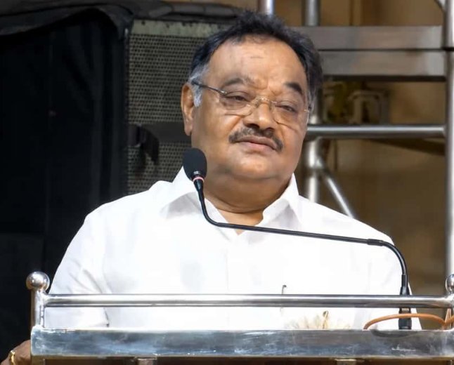 ‘রাজনীতির সংকীর্ণতাই সর্বনাশ করছে, বিরোধিতার অধিকার কাড়লে গণতন্ত্র বাঁচে না’, ‘মেধার অবমূল্যায়ন’ নিয়ে শমীক