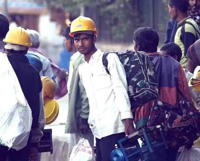 বাংলায় ফিরে আসা পরিযায়ী শ্রমিকদের জন্য 'রোজগার গ্যারান্টি কার্ড', ২২ জেলায় বিশেষ অভিযান রাজ্যের