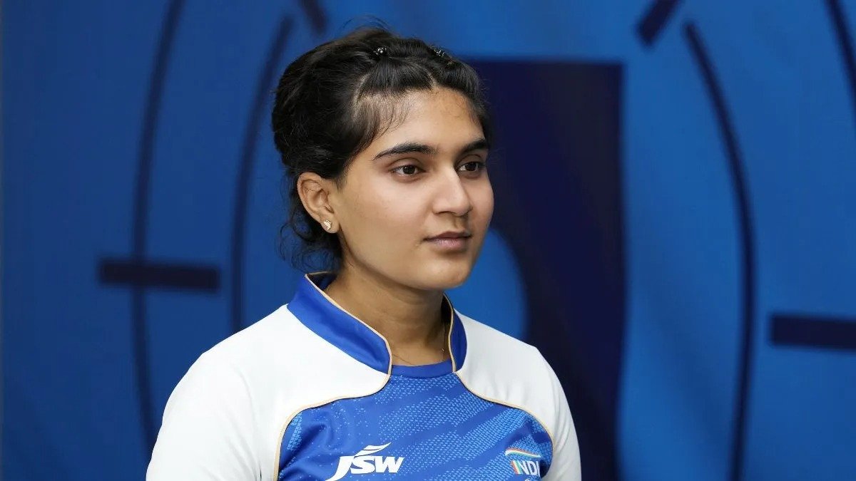 ईशा सिंह ने 25 मीटर पिस्टल में जीता सिल्वर, शूट-ऑफ में चूका गोल्ड; मनु भाकर फाइनल से बाहर