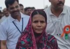 মেয়ের পড়ার খরচের জন্য শাড়ি পরে খালি পায়ে ম্যারাথন জয়, দামি জুতো পরা তরুণদের পিছনে ফেললেন সহজেই