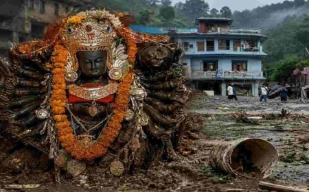 মহাপ্রলয়ের ৪ দিন আগে 'ঘেমে' গিয়েছিল প্রতিমা! বিপদ-সঙ্কেত দিয়েছিলেন দেবীই! অলৌকিক দাবি নেপালের মানুষের