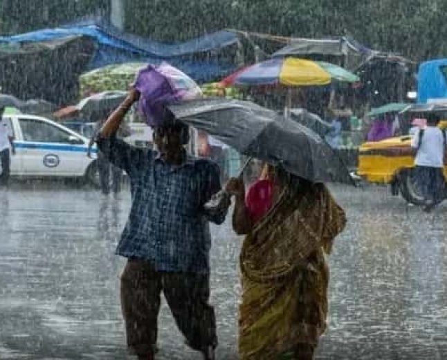 শনিবারের পর রবিবারেও মেঘলা আকাশ! কলকাতা সহ দক্ষিণবঙ্গে হালকা থেকে মাঝারি বৃষ্টির পূর্বাভাস