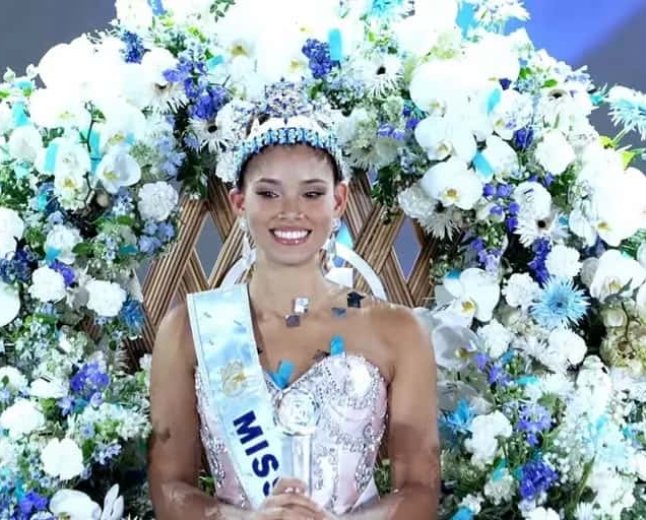 Miss World 2026: শিক্ষকতা থেকে বিশ্বজয়ের মঞ্চ! মিস ওয়ার্ল্ড হয়ে মাথায় নীল মুকুট পরলেন ডোমিনিকান সুন্দরী