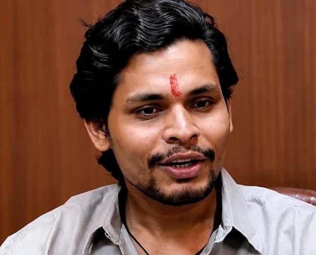 বুক বাজিয়ে ঘুরে বেড়ানো স্বতন্ত্রকে অবশেষে গ্রেফতার করল পুলিশ, ককরোচ সমর্থককে মারধরে অভিযুক্ত স্বঘোষিত গোরক্ষক