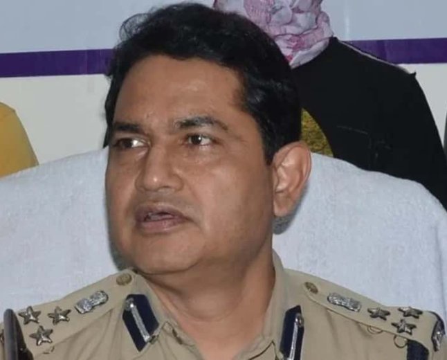 ক্যামাক স্ট্রিট-কাণ্ডে বড় মোড়! রবিবার সাতসকালে প্রাক্তন IPS হুমায়ুন কবীরের বাড়িতে পুলিশের হানা