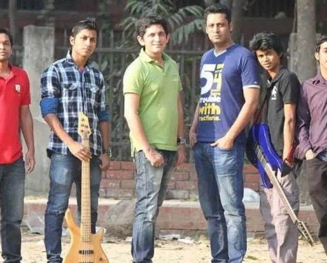বাংলাদেশের জনপ্রিয় 'দূরবীন' ব্যান্ডের গিটারিস্ট শাওনকে ভারতে চলে যাওয়ার হুমকি, ধরা পড়েনি অপরাধী