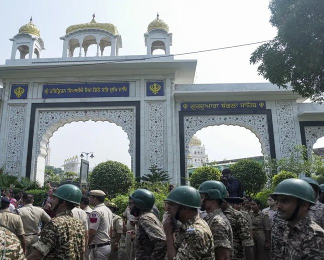 बंगला साहिब गुरुद्वारे में AAP नेताओं के प्रदर्शन पर विवाद, DSGMC की शिकायत पर FIR दर्ज; केजरीवाल का नाम भी शामिल